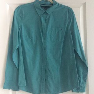TH button down